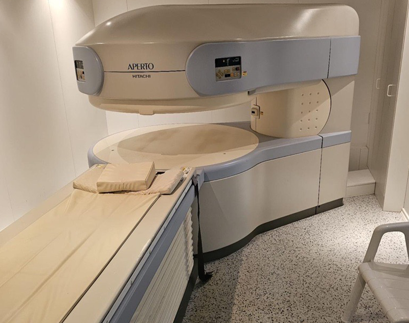 20Med MRI HITACHI MEDICAL SYSTEMS Aperto 0.4T