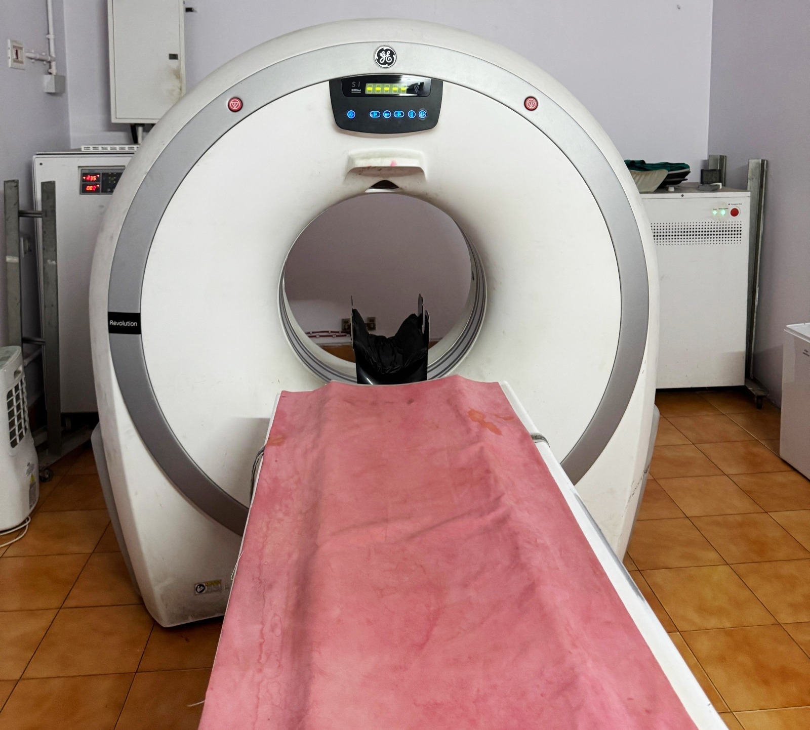 20Med CT Scan GE HEALTHCARE Revolution ACT 4
